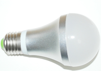 Светодиодная лампа в цоколе E27 с датчиком света и движения 220В 5 ватт